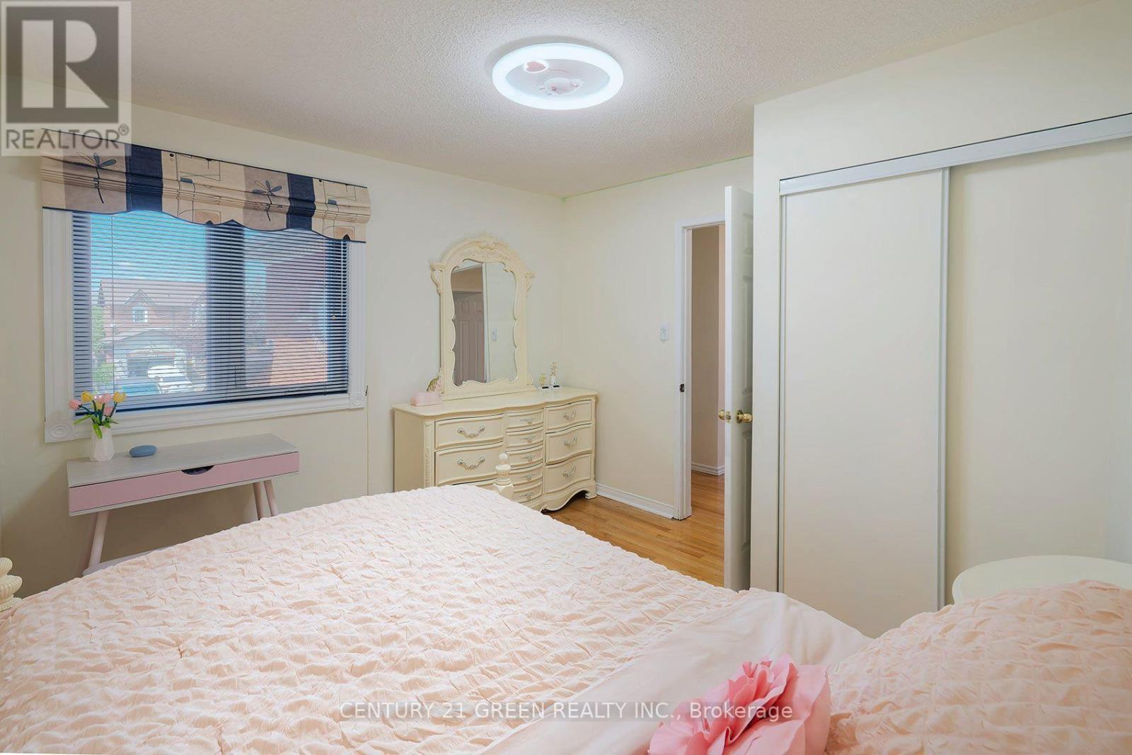 5806 Mersey Street, Mississauga, ON - Indoor Photo Showing Bedroom