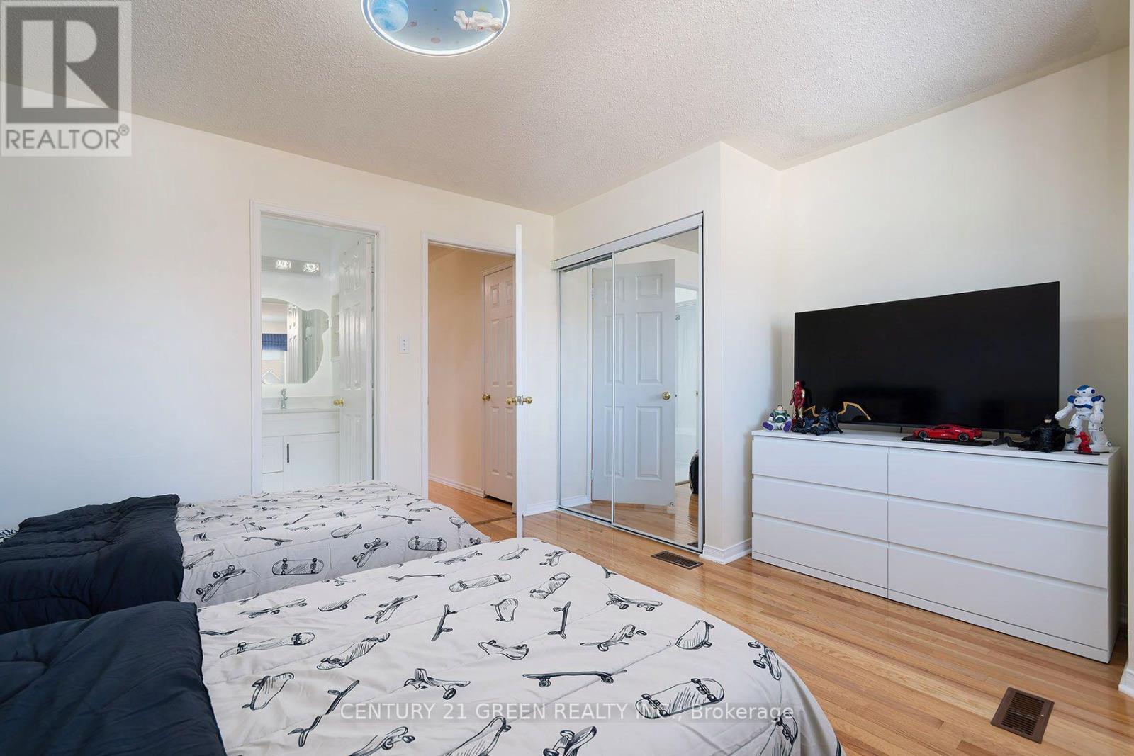5806 Mersey Street, Mississauga, ON - Indoor Photo Showing Bedroom