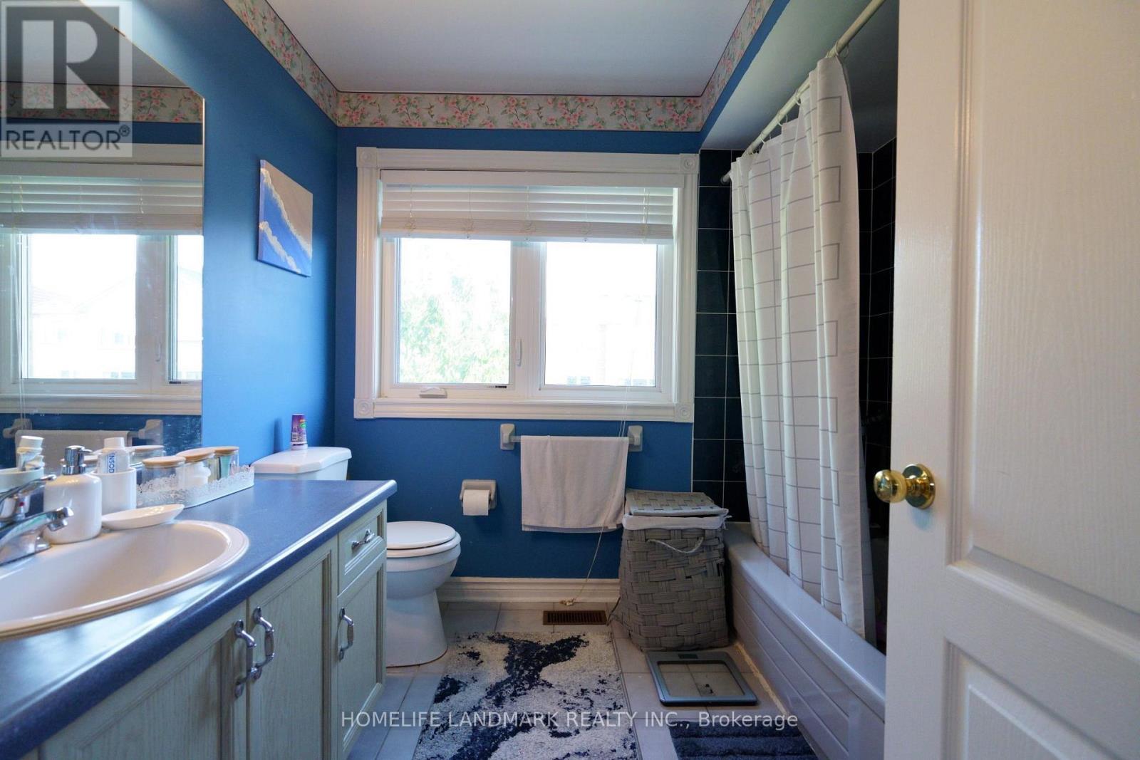 2914 Peacock Drive, Mississauga, ON - Indoor Photo Showing Bathroom