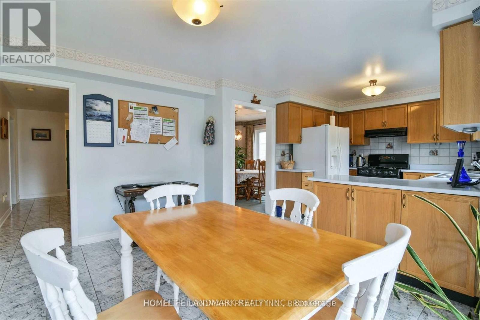 2914 Peacock Drive, Mississauga, ON - Indoor Photo Showing Dining Room