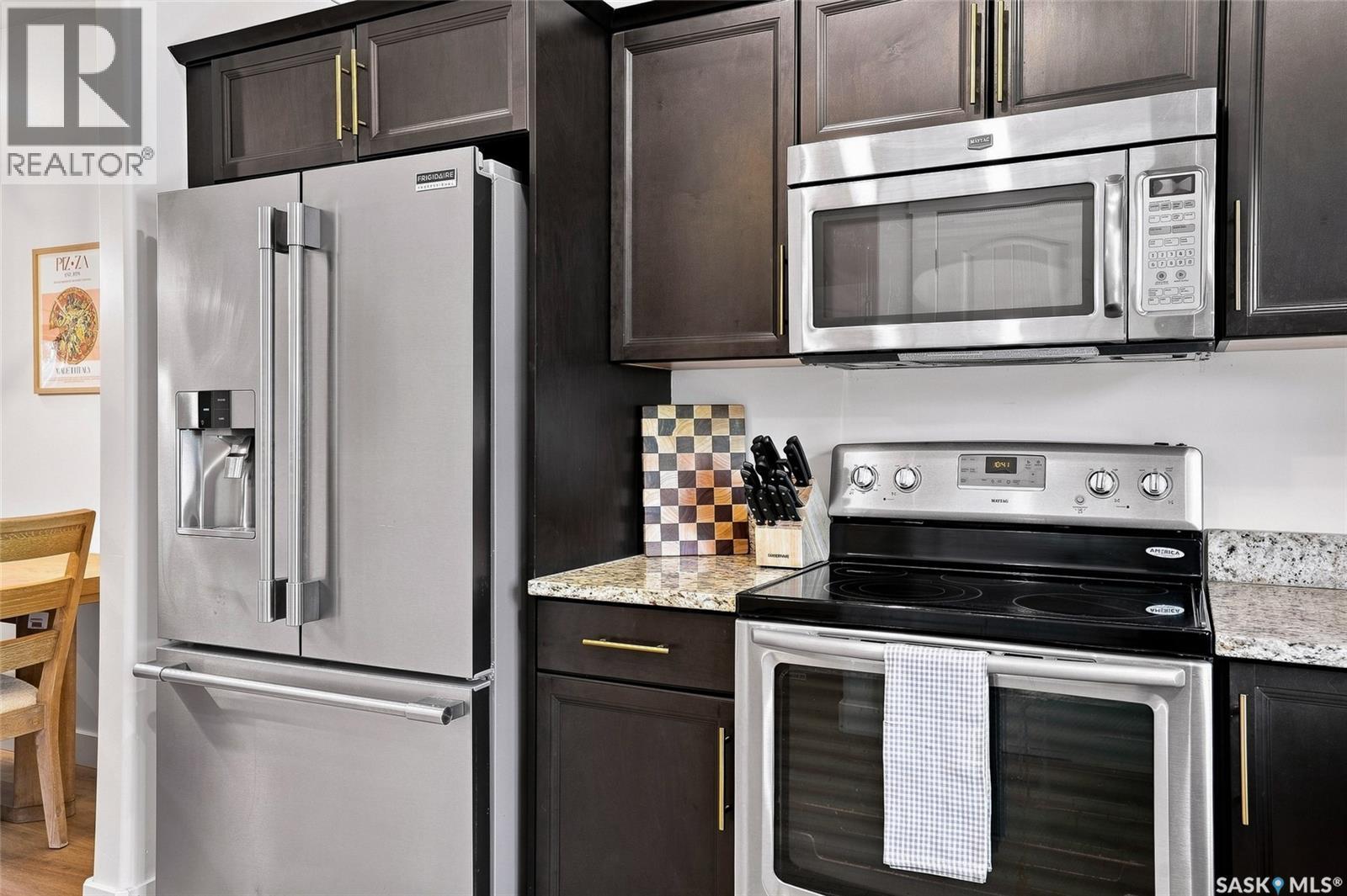 1410 Coy Avenue, Saskatoon, SK - Indoor Photo Showing Kitchen With Stainless Steel Kitchen