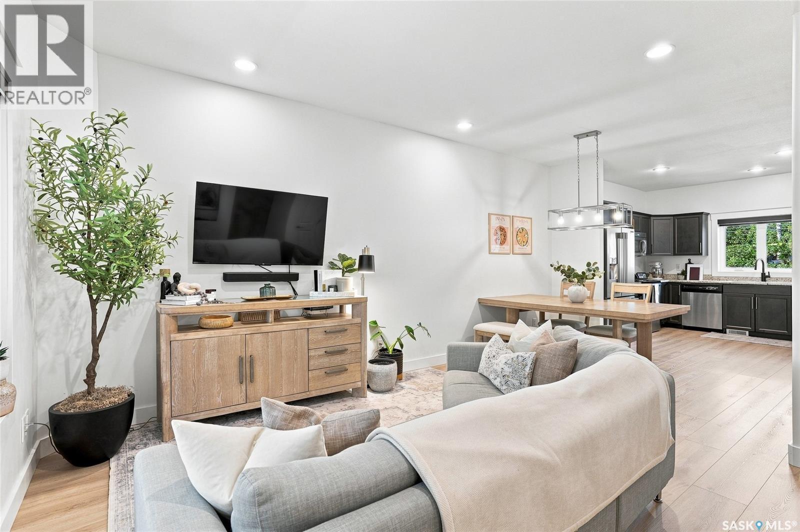 1410 Coy Avenue, Saskatoon, SK - Indoor Photo Showing Living Room