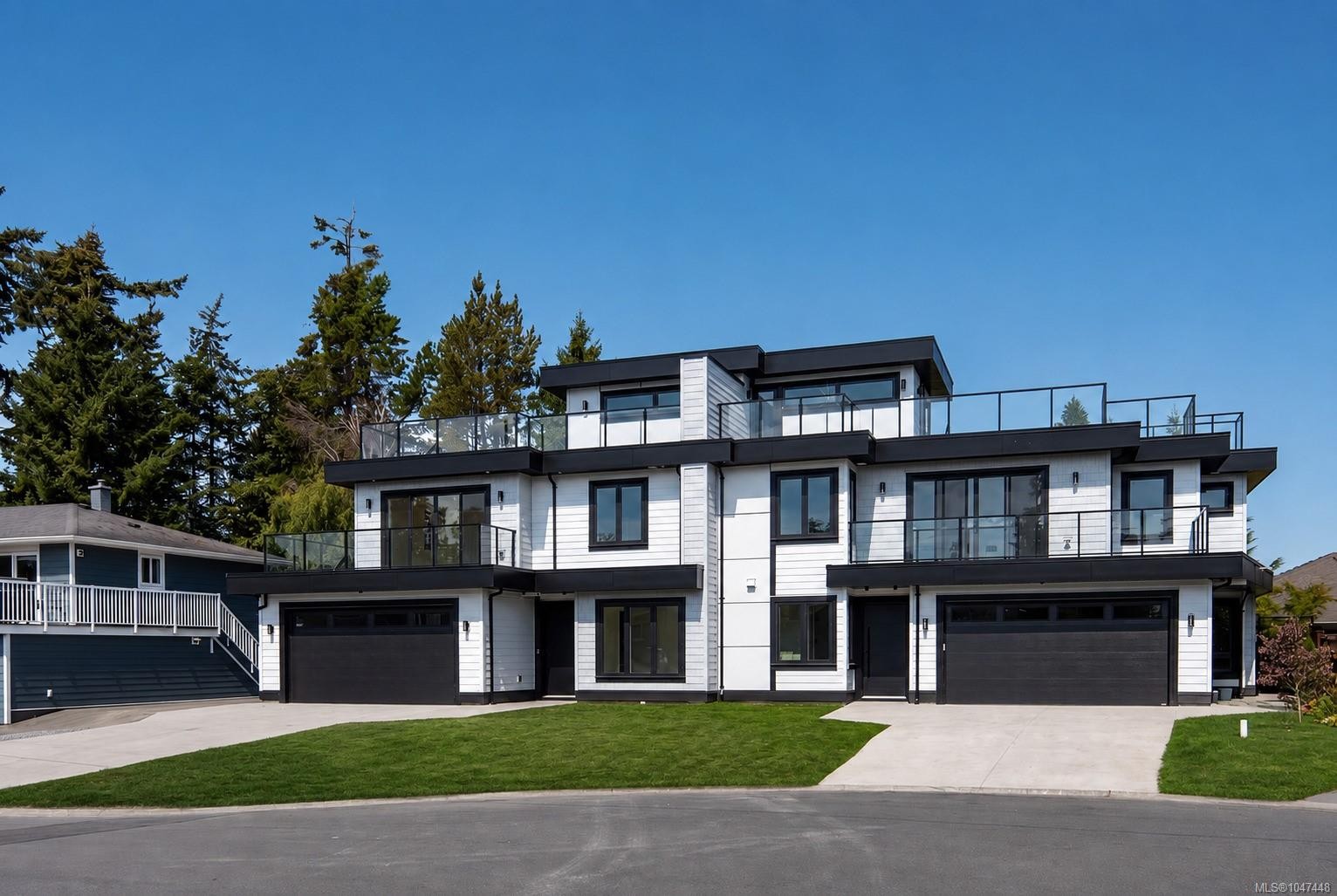 2292 Gail Pl, Sidney, BC - Outdoor With Facade