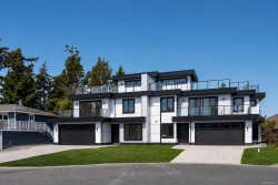 2292 Gail Pl Sidney, BC V8L 2S2