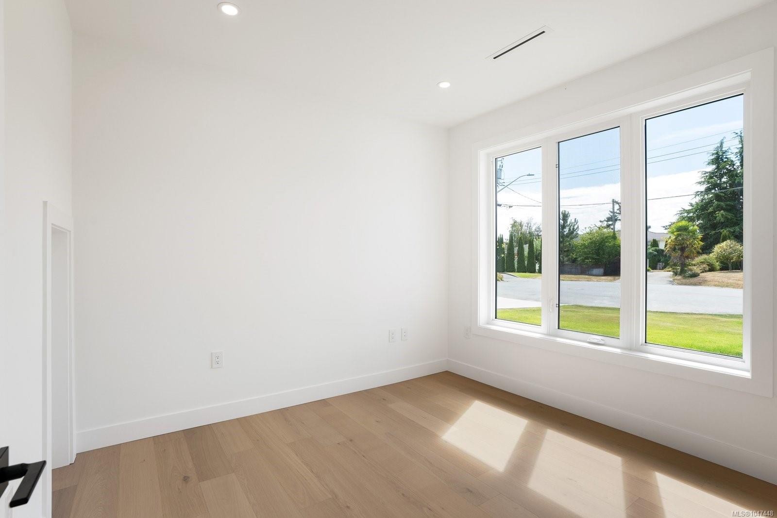 2292 Gail Pl, Sidney, BC - Indoor Photo Showing Other Room