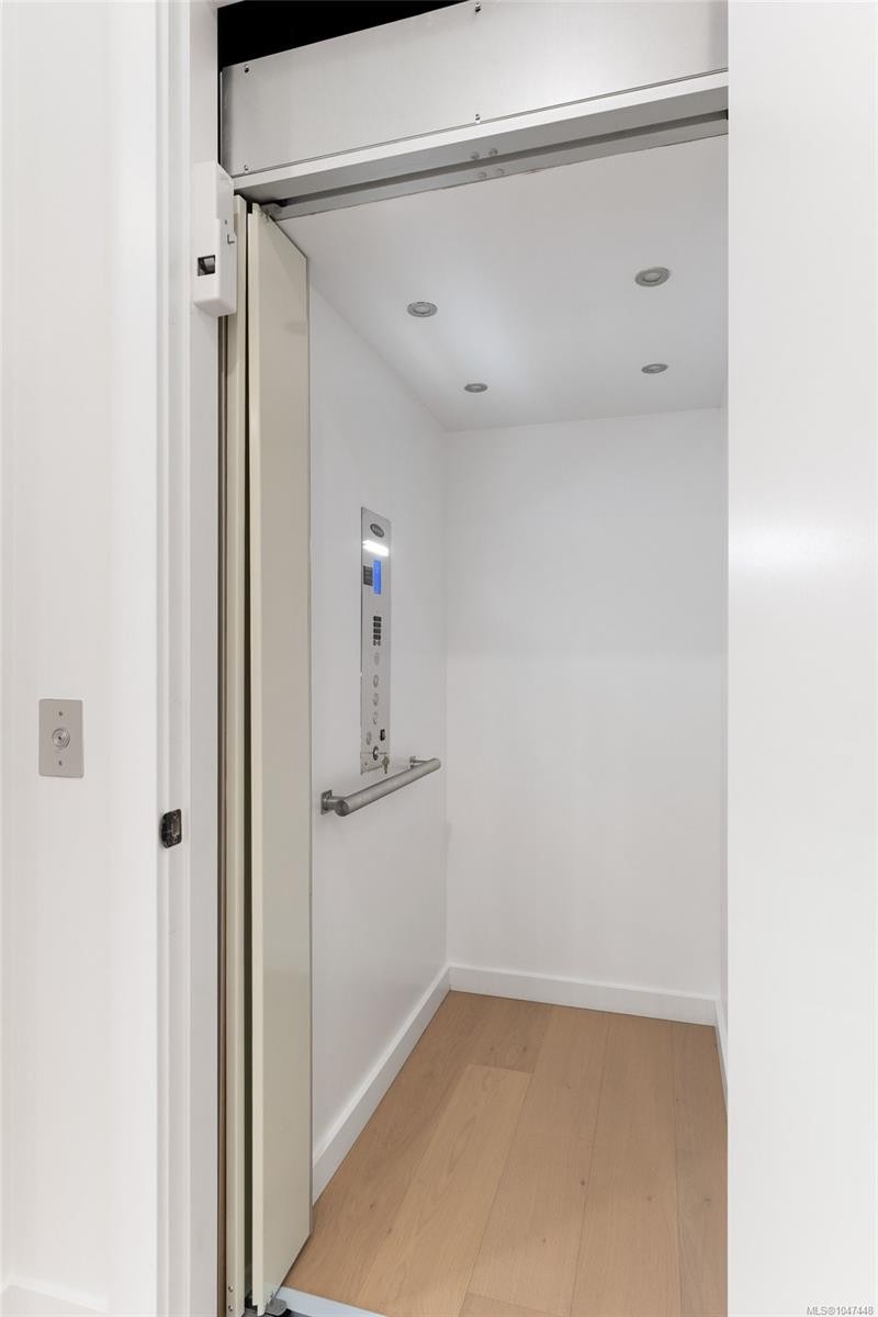 2292 Gail Pl, Sidney, BC - Indoor