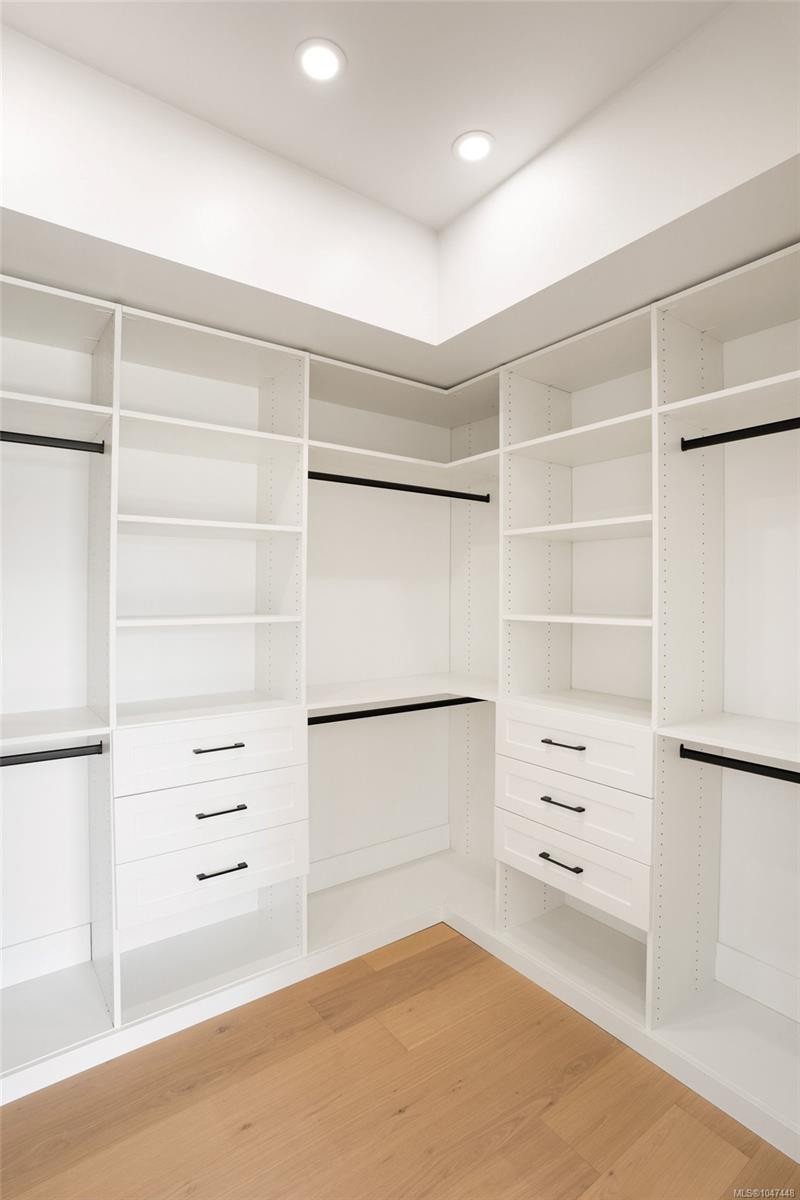 2292 Gail Pl, Sidney, BC - Indoor With Storage