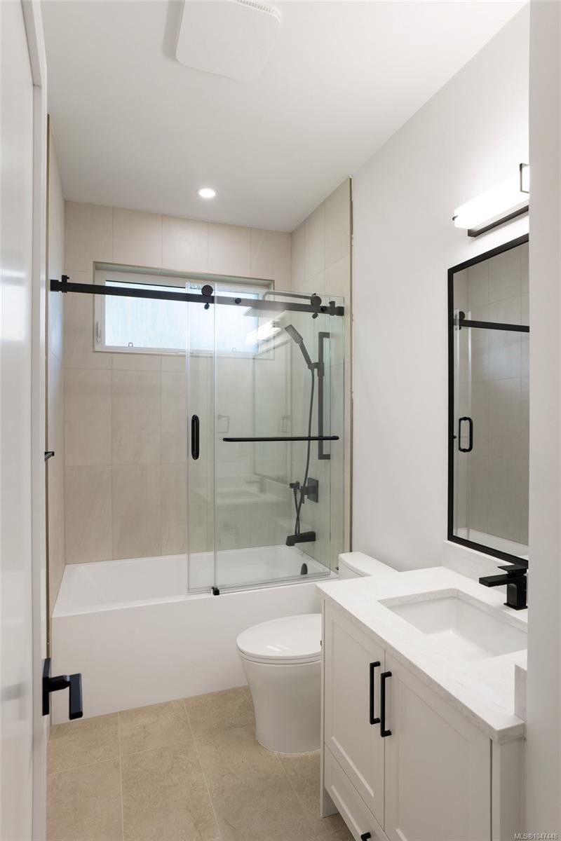 2292 Gail Pl, Sidney, BC - Indoor Photo Showing Bathroom