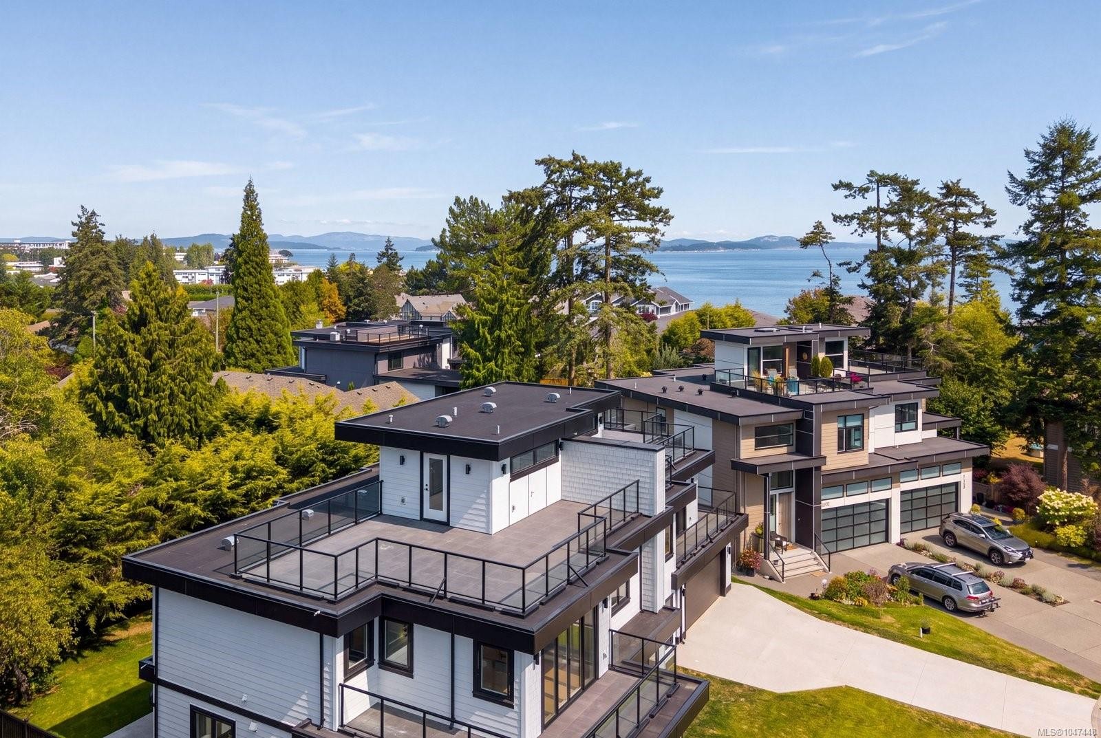 2292 Gail Pl, Sidney, BC - Outdoor With Deck Patio Veranda