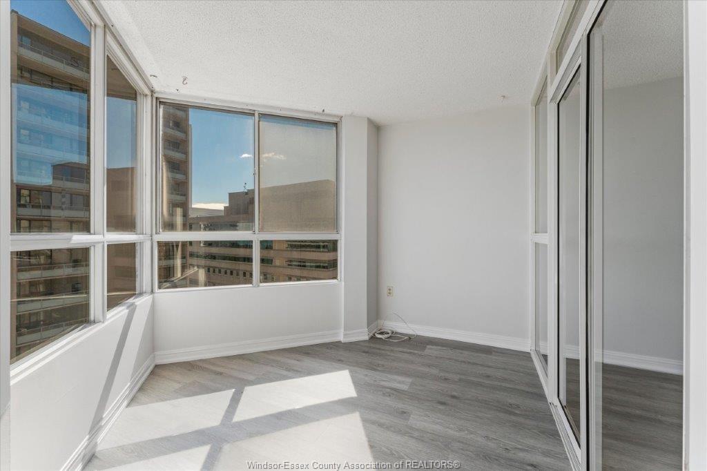 906-75 Riverside Drive, Windsor, ON - Photo Showing Other Room
