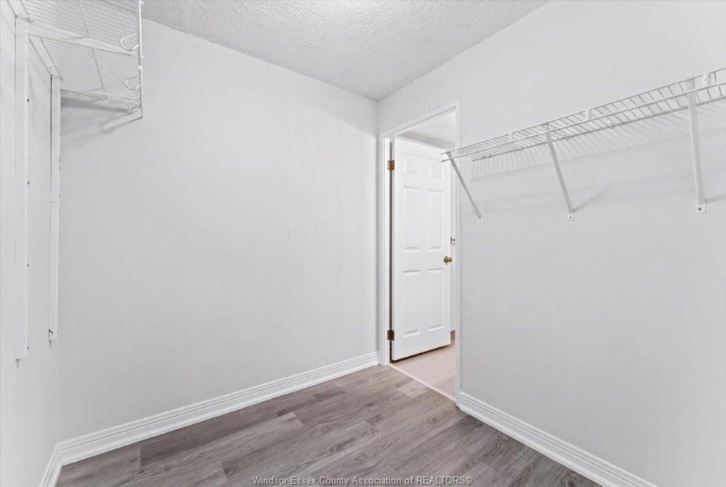 906-75 Riverside Drive, Windsor, ON - Indoor With Storage