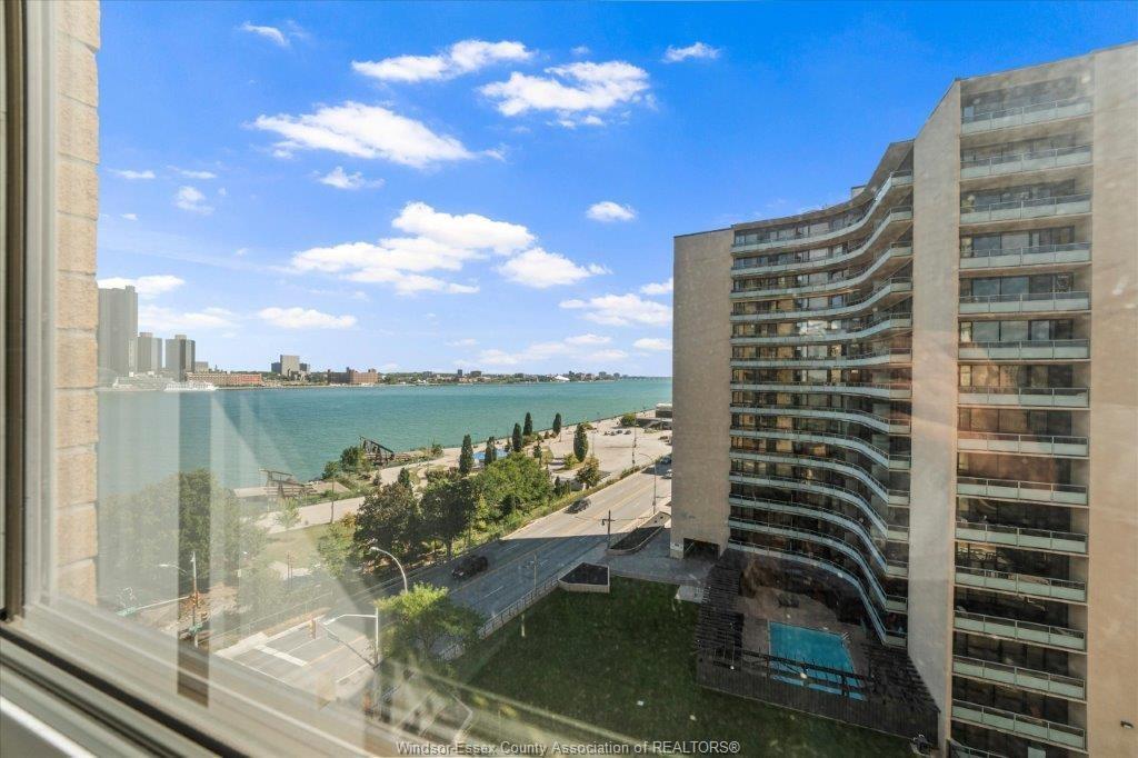 906-75 Riverside Drive, Windsor, ON - Outdoor With View