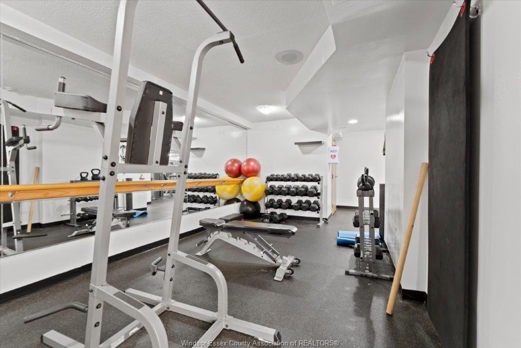 906-75 Riverside Drive, Windsor, ON - Indoor Photo Showing Gym Room