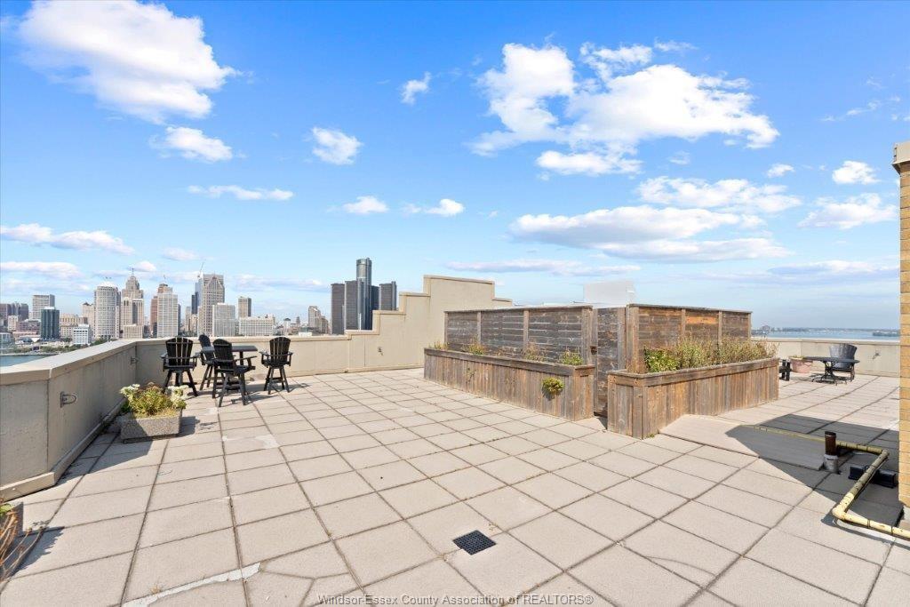 906-75 Riverside Drive, Windsor, ON - Outdoor With View