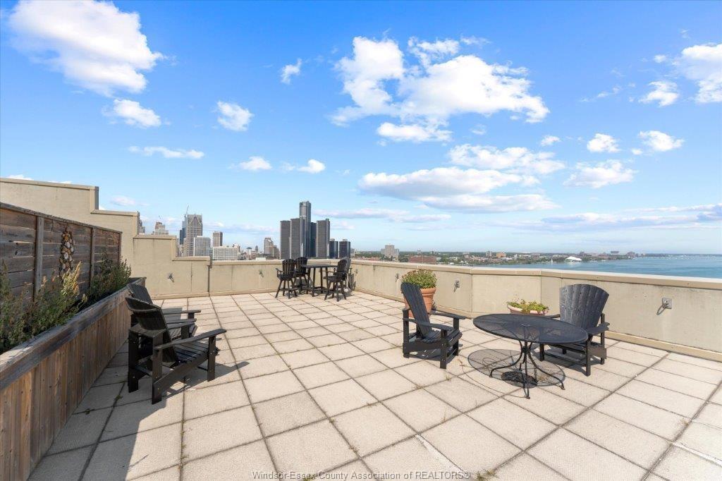 906-75 Riverside Drive, Windsor, ON - Outdoor With View