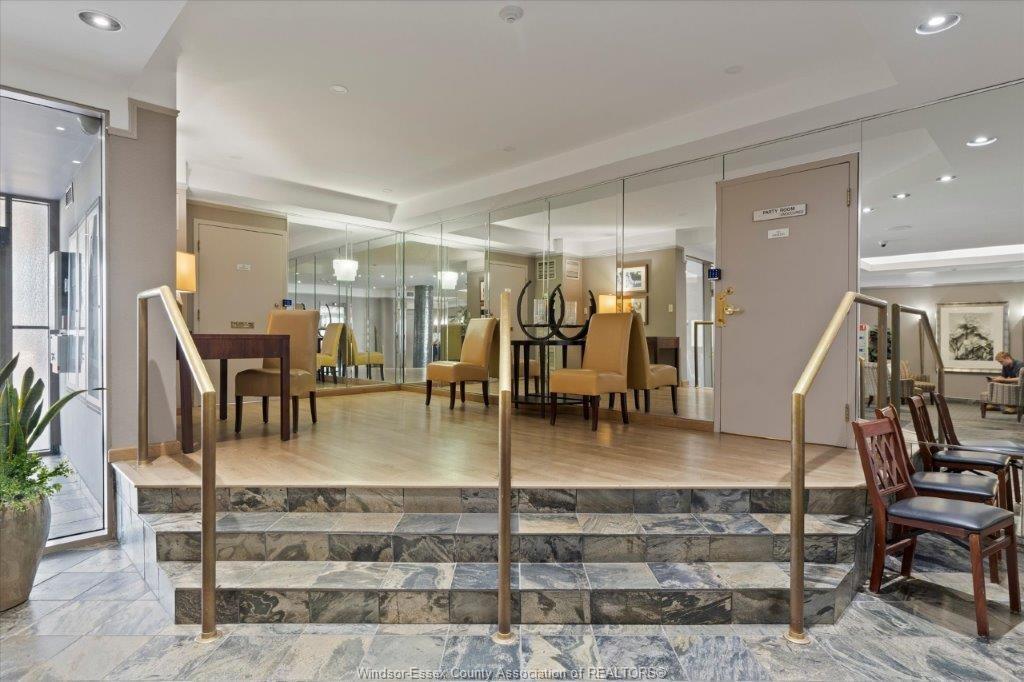 906-75 Riverside Drive, Windsor, ON - Indoor
