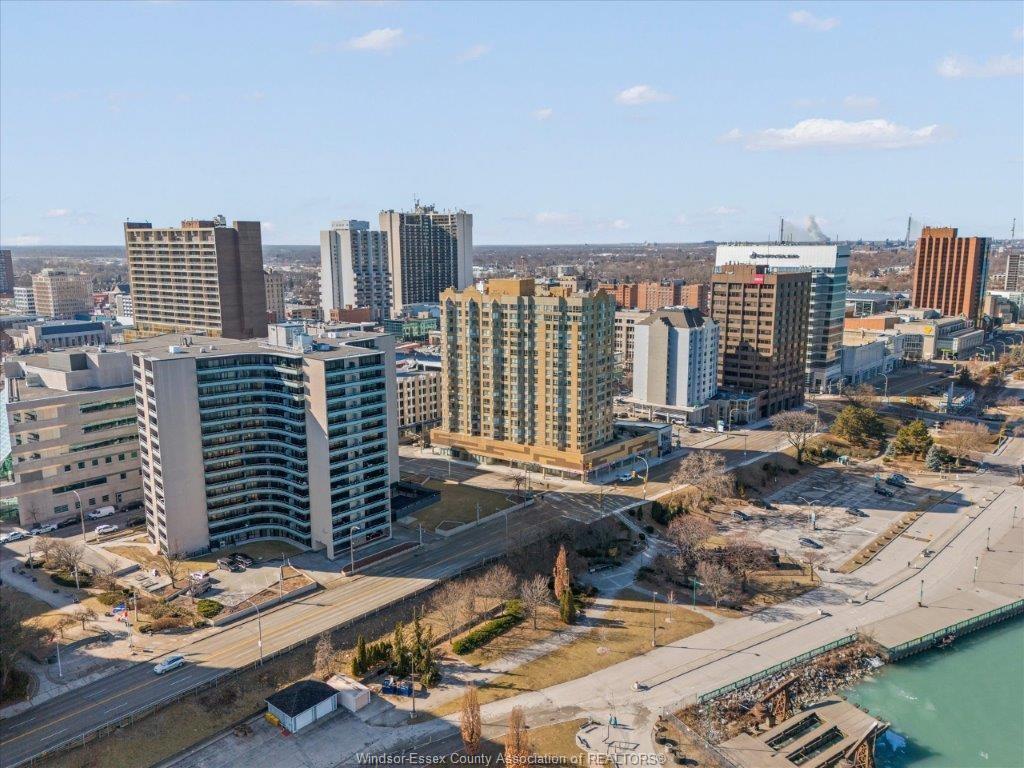 906-75 Riverside Drive, Windsor, ON - Outdoor With View