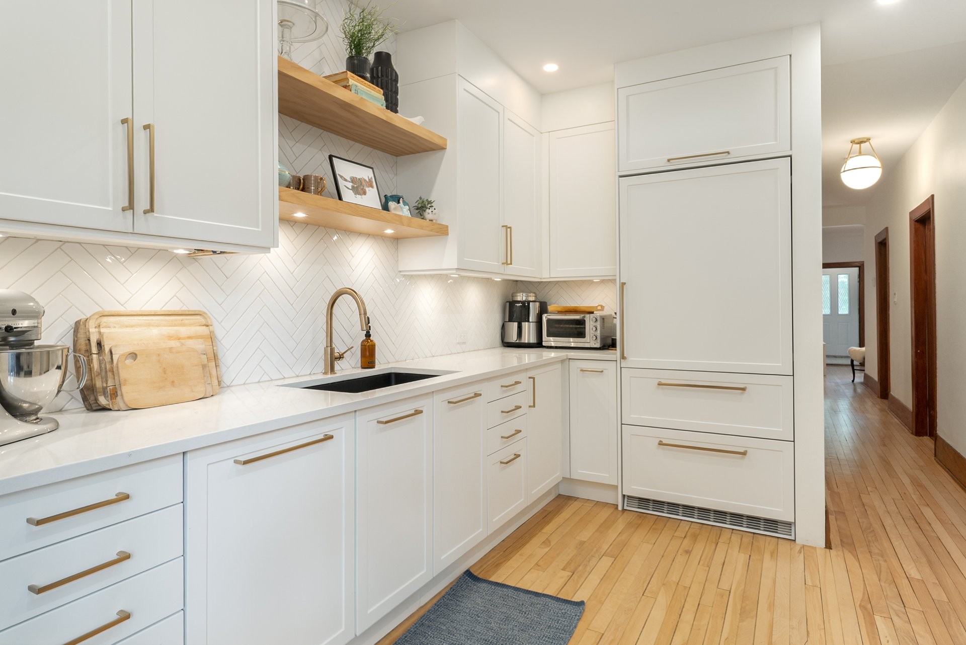 Kitchen - 4451 Av. Wilson, Montréal (Côte-Des-Neiges/Notre-Dame-De-Grâce), QC - Indoor Photo Showing Kitchen With Upgraded Kitchen