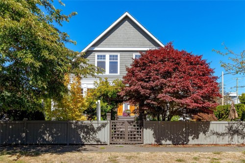 376 Sylvia St  Victoria, BC V8V 1C6
