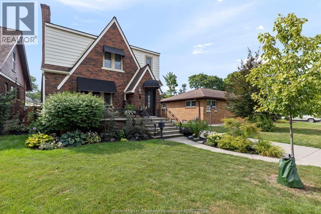 2079 Verdun, Windsor, ON - Outdoor