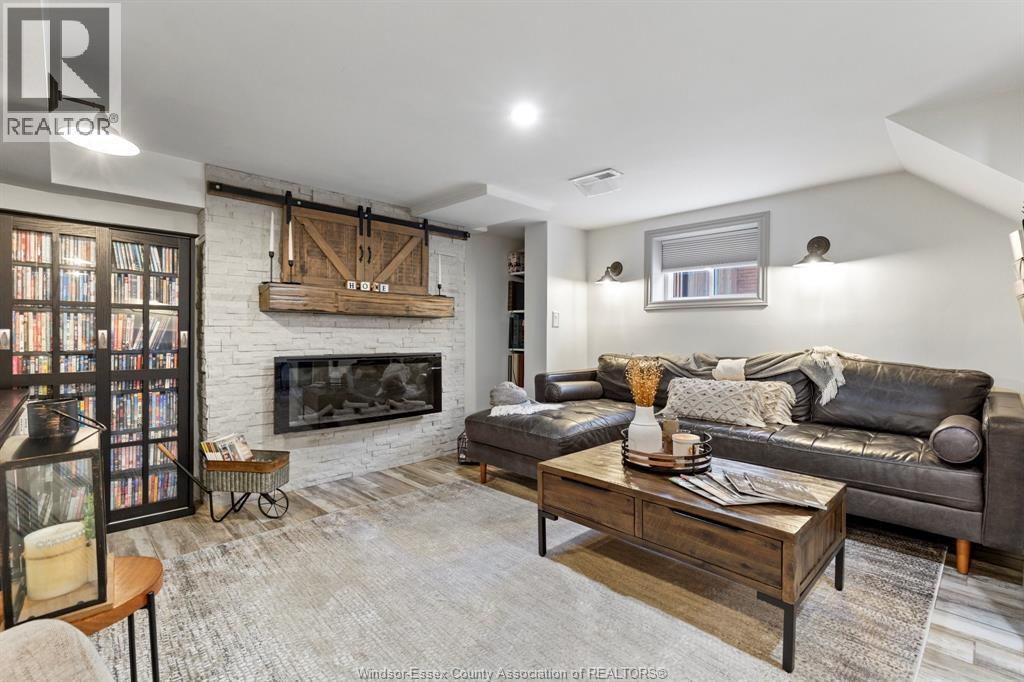 2079 Verdun, Windsor, ON - Indoor Photo Showing Living Room With Fireplace