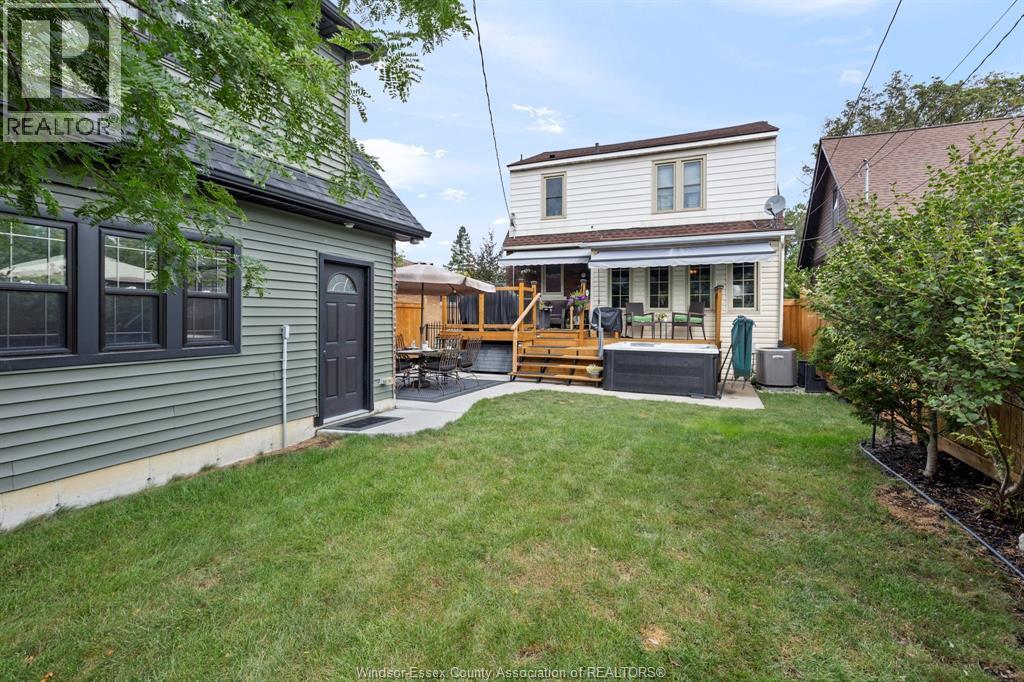 2079 Verdun, Windsor, ON - Outdoor With Deck Patio Veranda