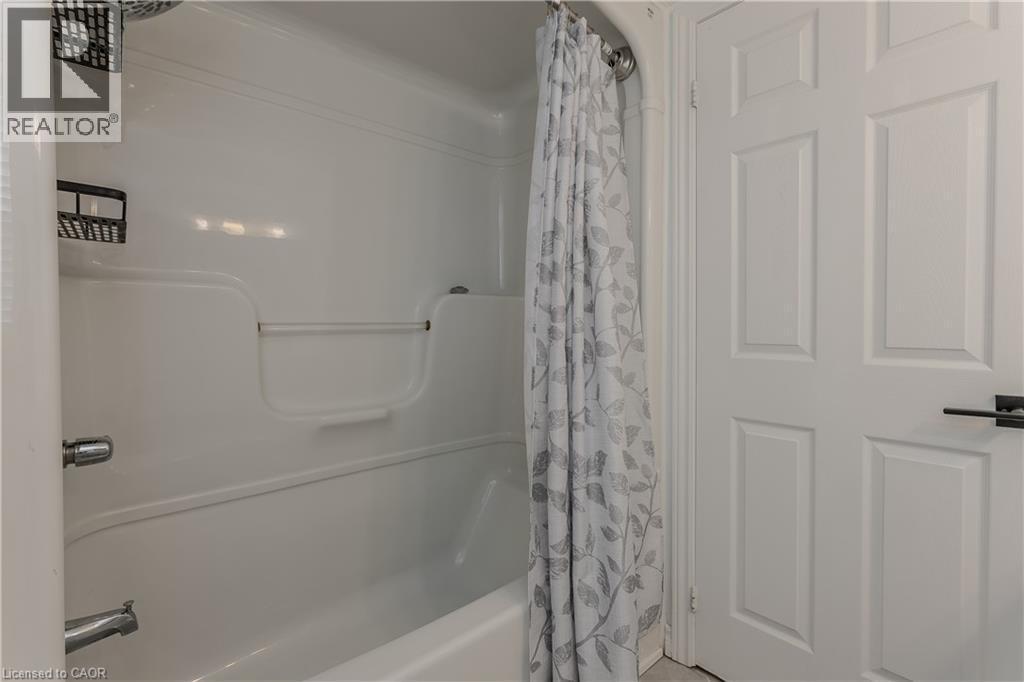 2035 Appleby Line Unit# 101, Burlington, ON - Indoor Photo Showing Bathroom