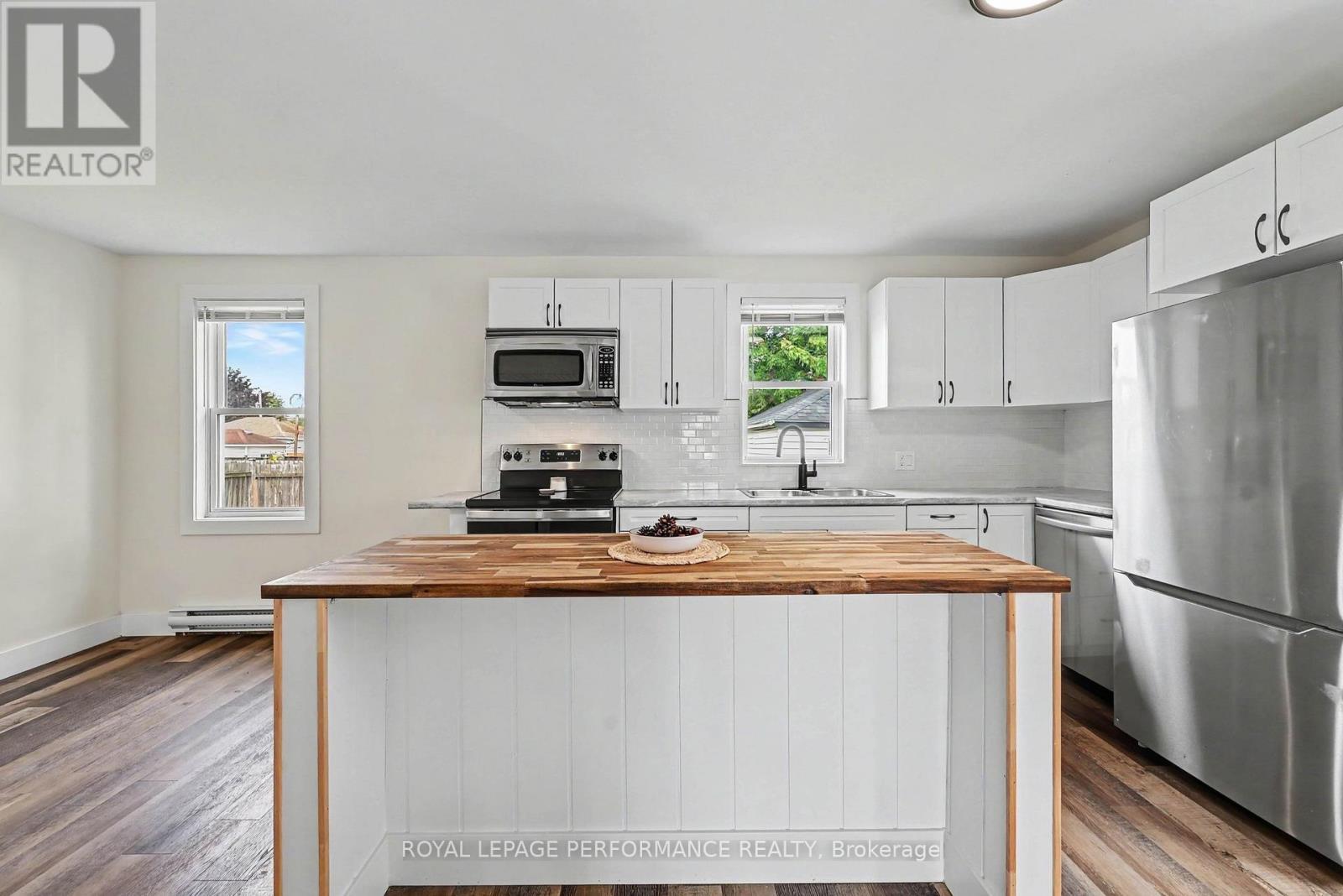 1008 Second Street E, Cornwall, ON - Indoor Photo Showing Kitchen