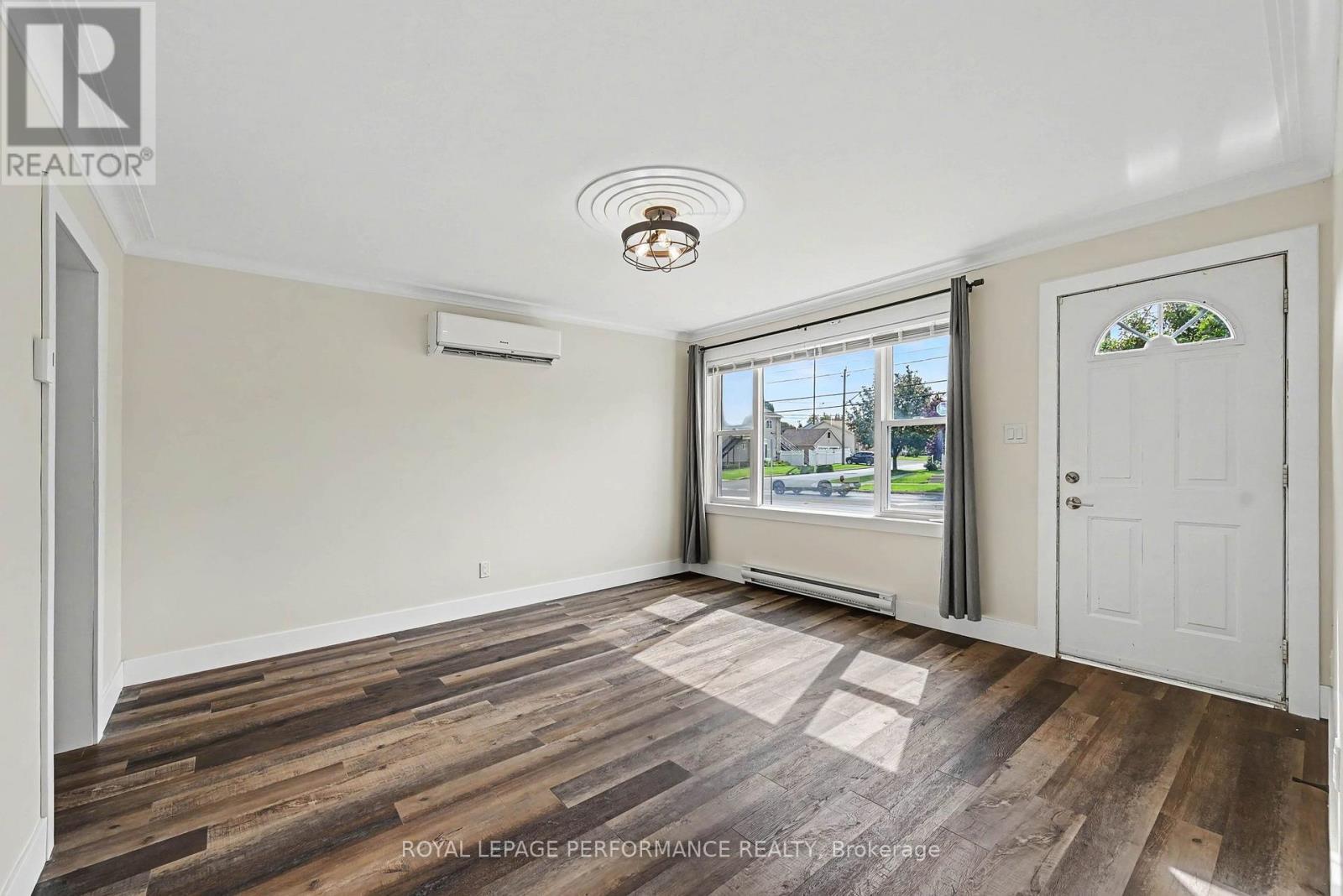 1008 Second Street E, Cornwall, ON - Indoor Photo Showing Other Room