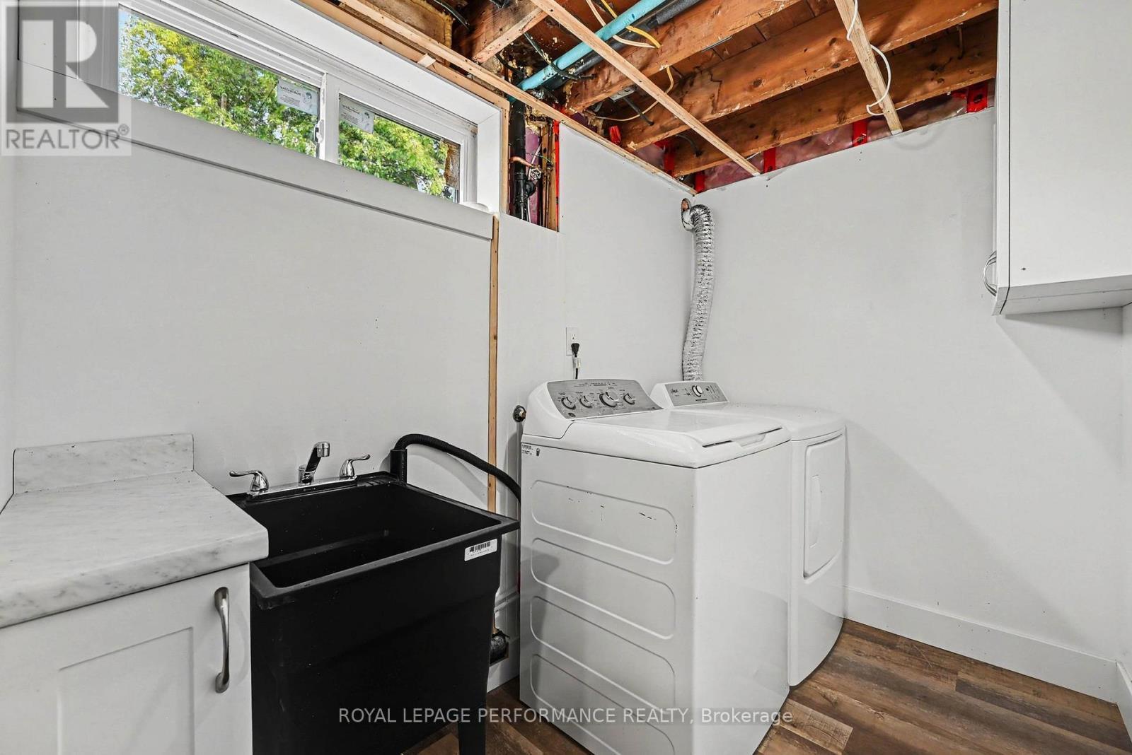 1008 Second Street E, Cornwall, ON - Indoor Photo Showing Laundry Room
