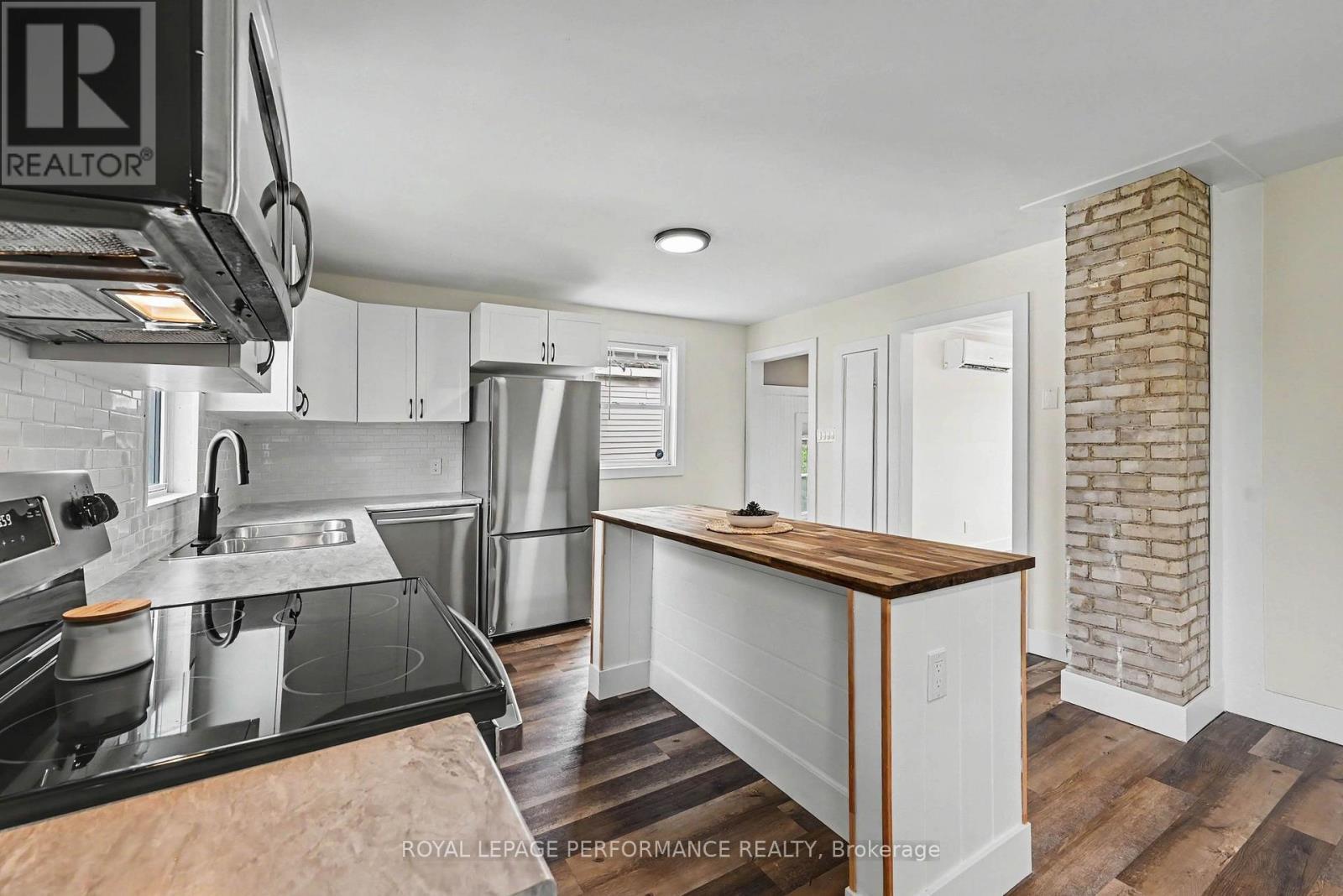 1008 Second Street E, Cornwall, ON - Indoor Photo Showing Kitchen