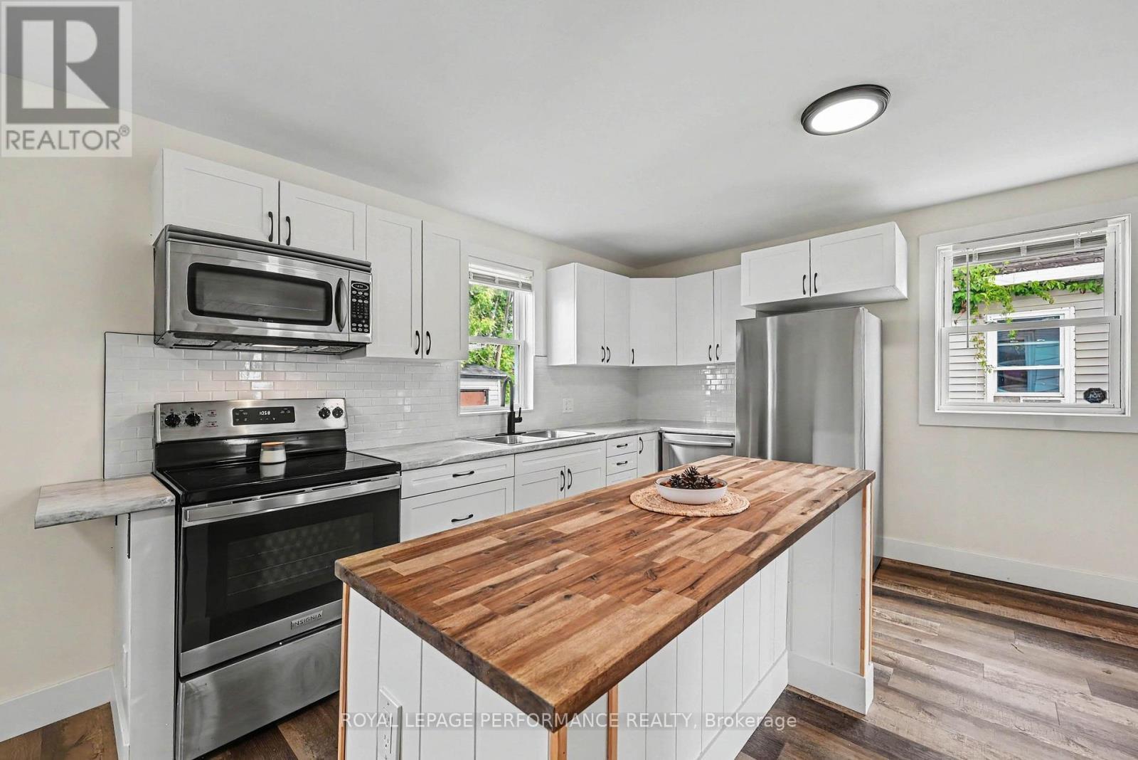 1008 Second Street E, Cornwall, ON - Indoor Photo Showing Kitchen With Double Sink
