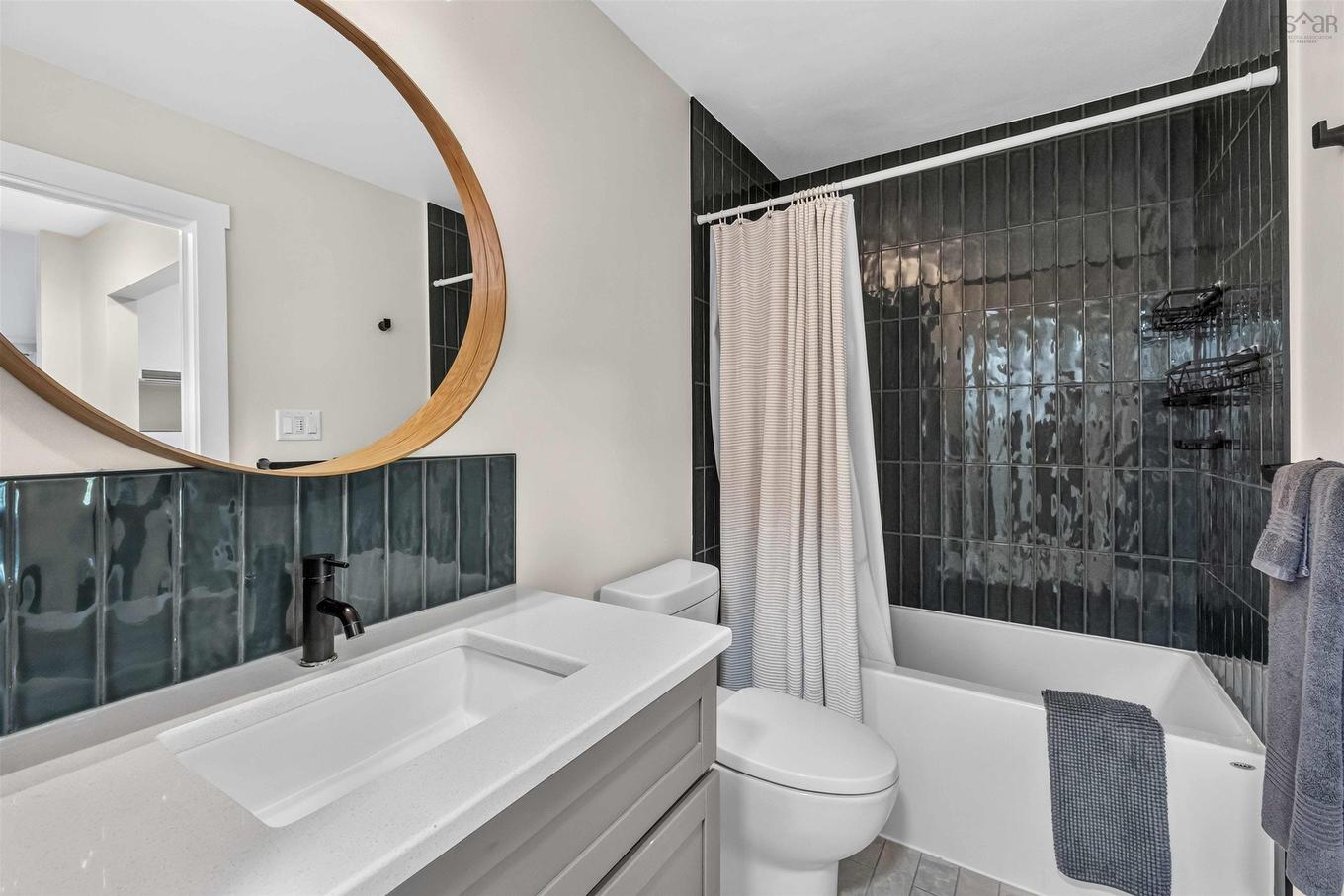 814 8 Blomidon Terrace, Wolfville, NS - Indoor Photo Showing Bathroom