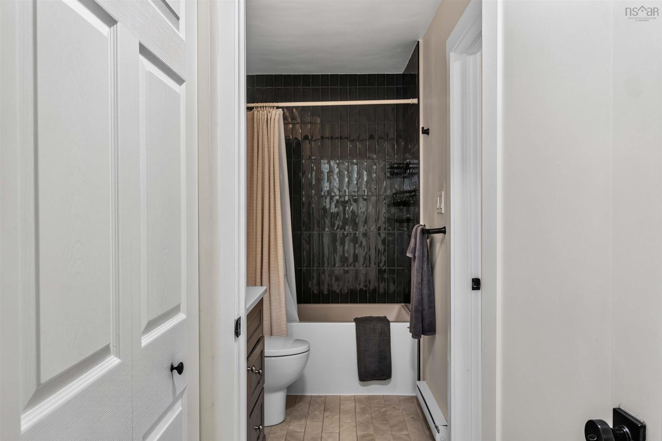 814 8 Blomidon Terrace, Wolfville, NS - Indoor Photo Showing Bathroom