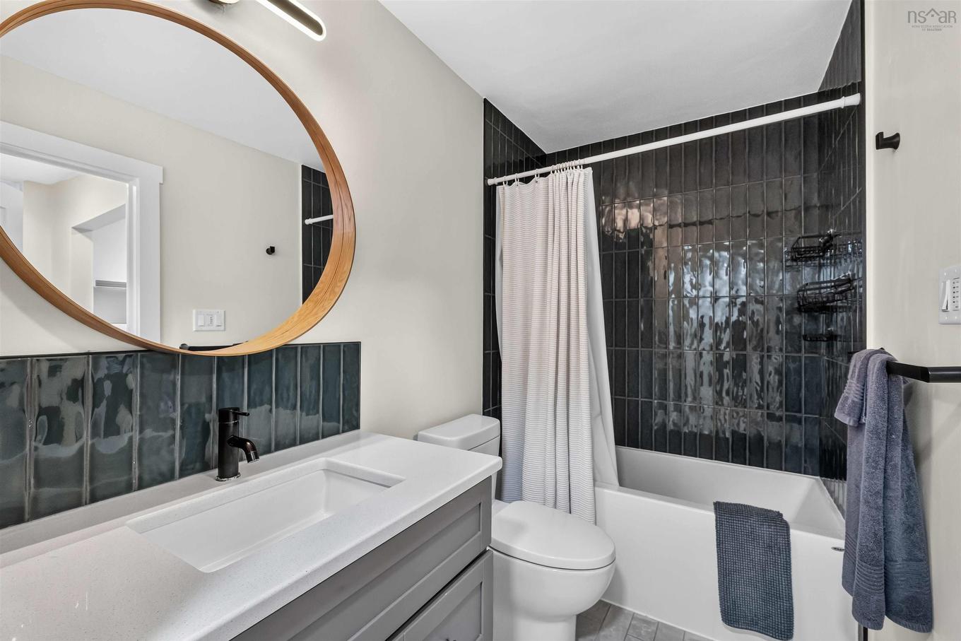 814 8 Blomidon Terrace, Wolfville, NS - Indoor Photo Showing Bathroom