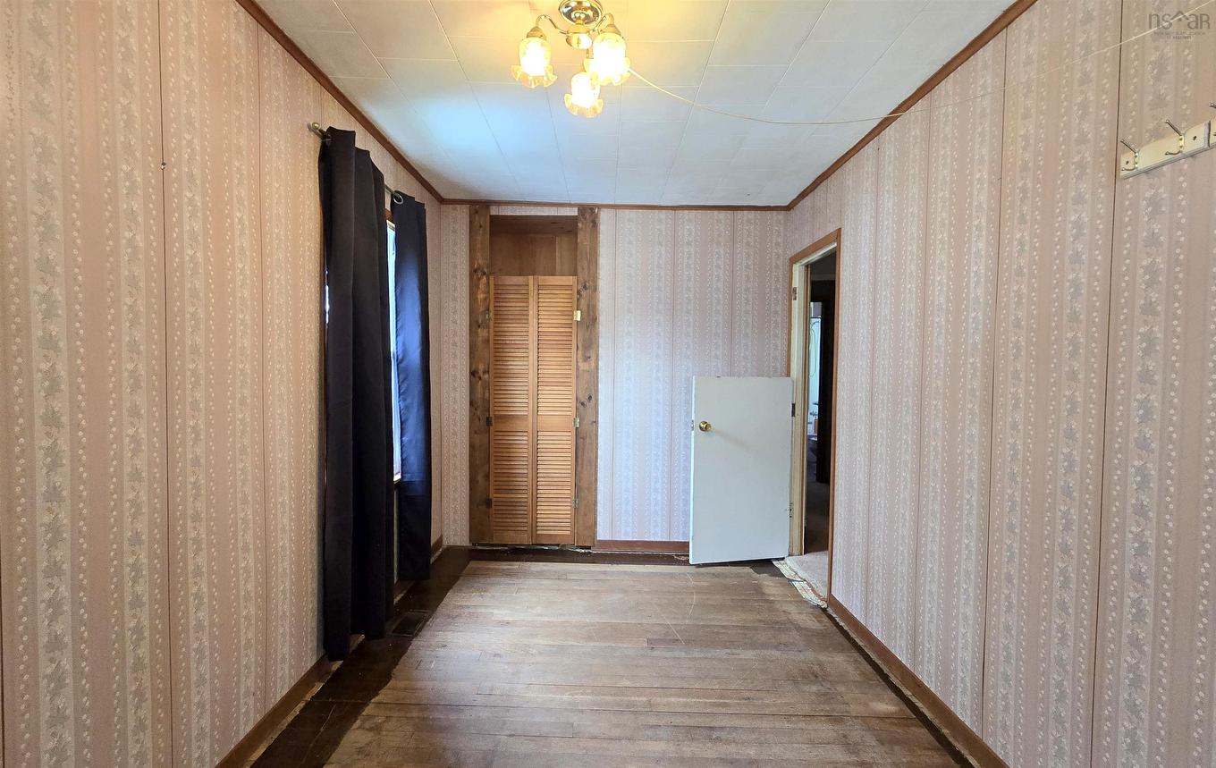 32 Poplar Street, Amherst, NS - Indoor Photo Showing Other Room
