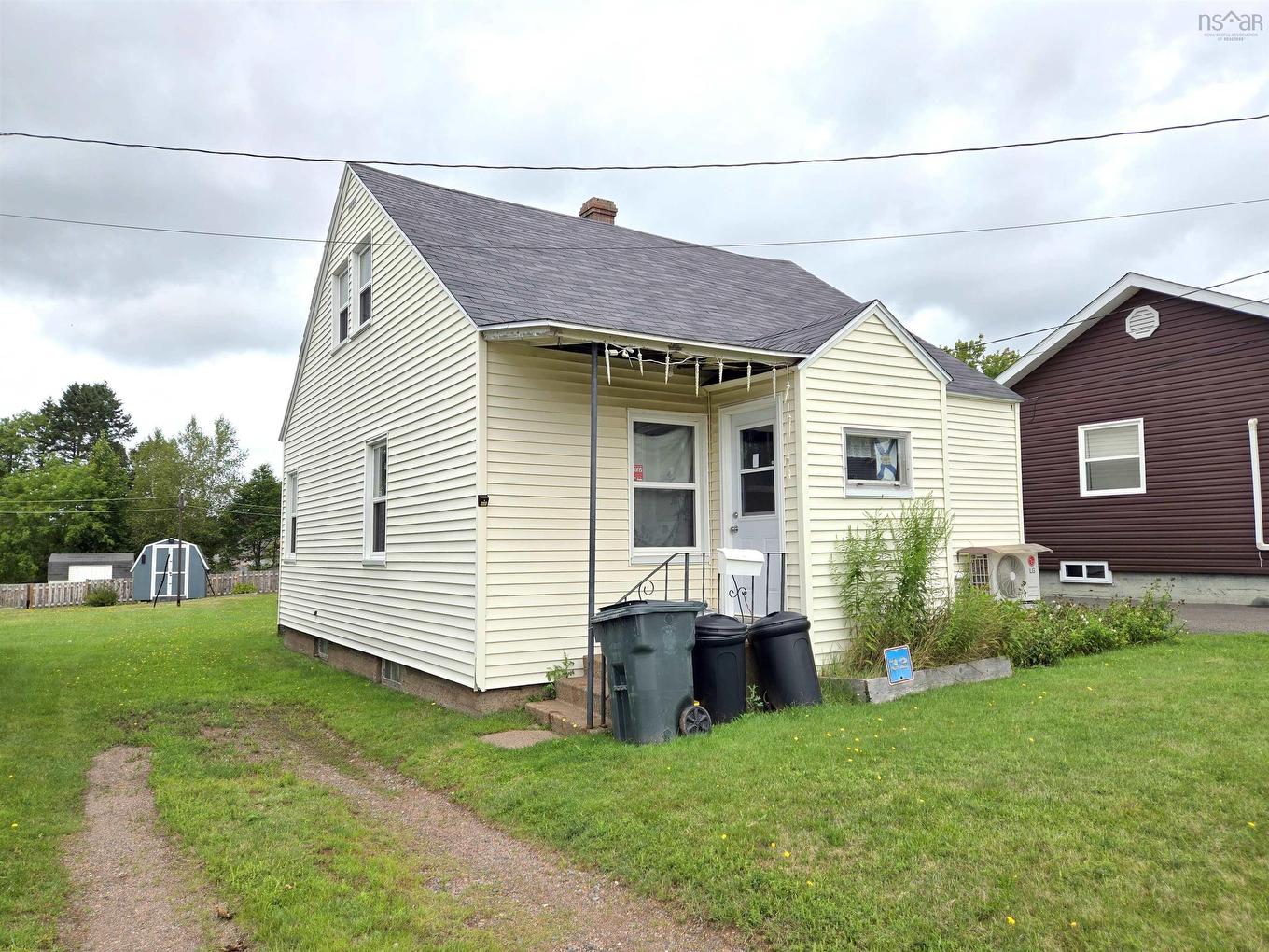 32 Poplar Street, Amherst, NS - Outdoor With Exterior