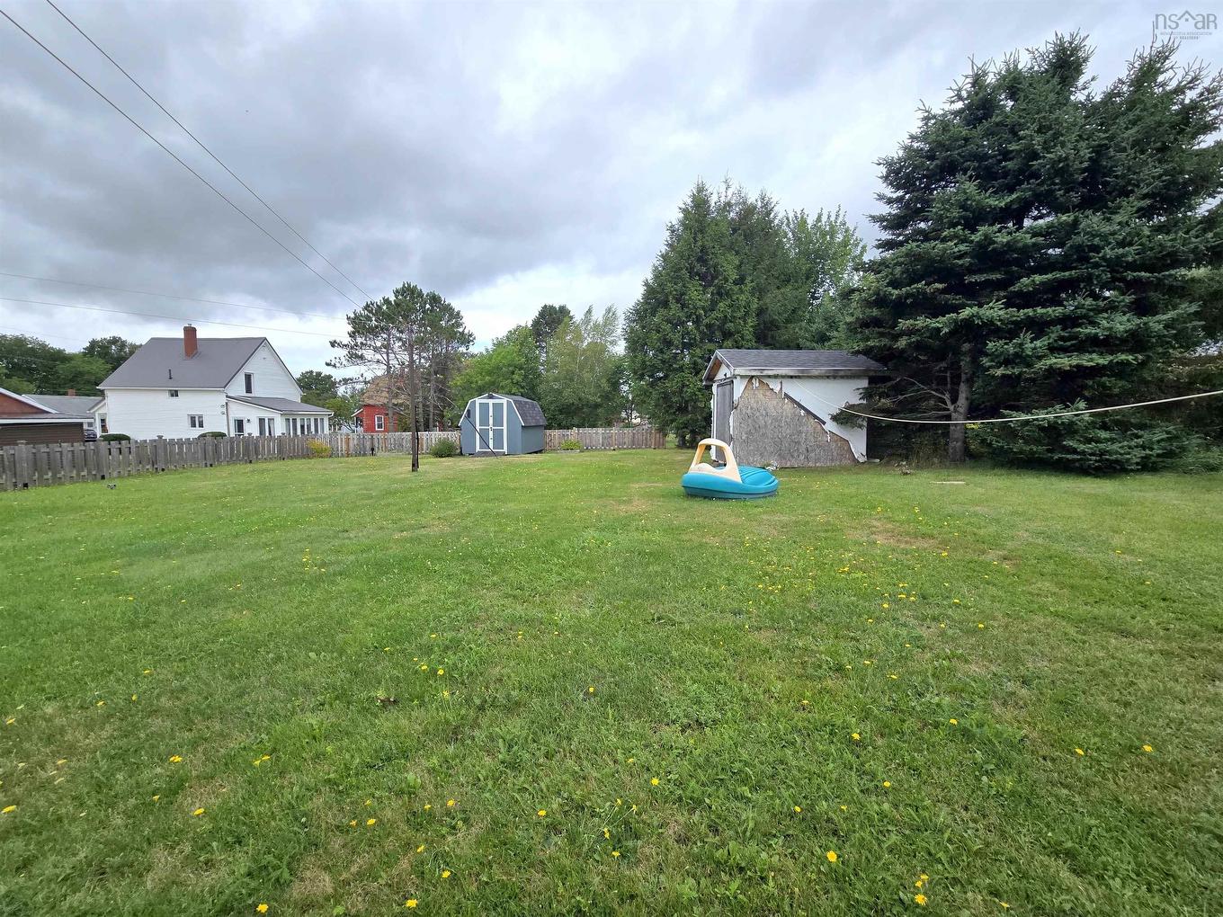 32 Poplar Street, Amherst, NS - Outdoor