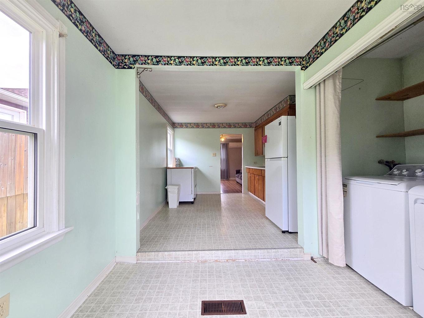 32 Poplar Street, Amherst, NS - Indoor Photo Showing Laundry Room