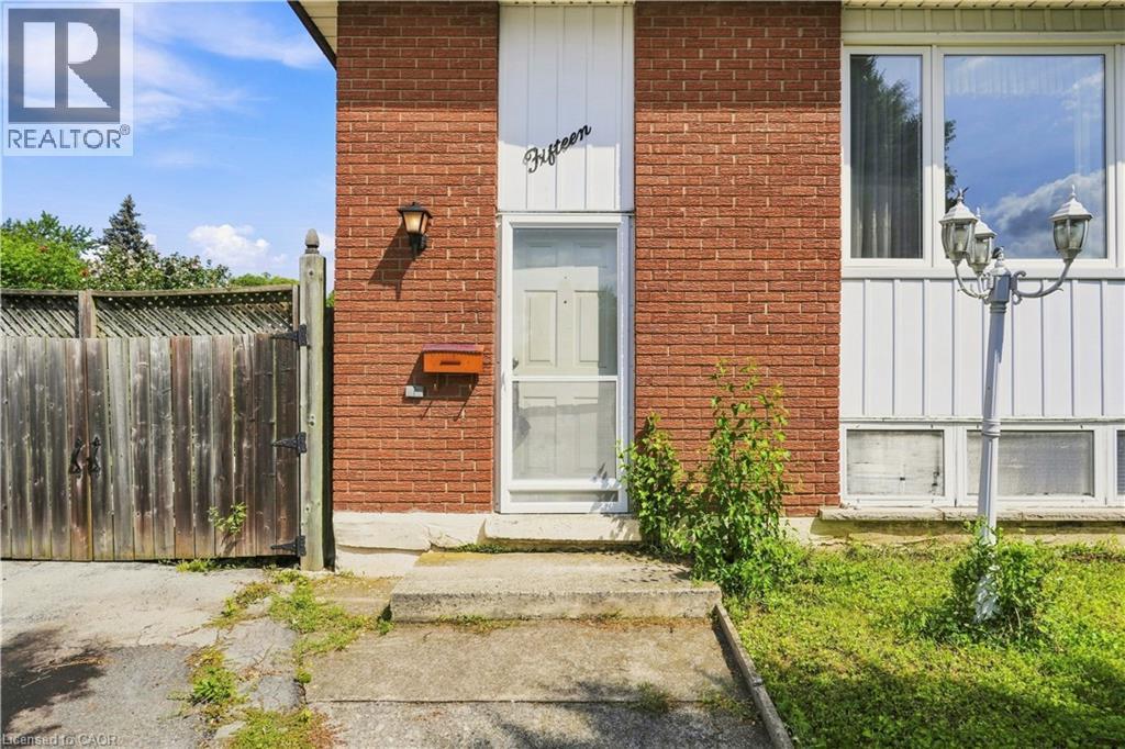 15 Duncairn Court, Hamilton, ON - Outdoor With Exterior