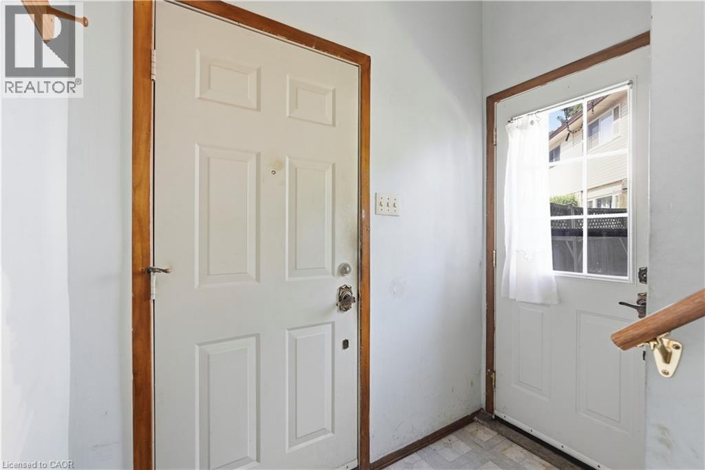15 Duncairn Court, Hamilton, ON - Indoor Photo Showing Other Room