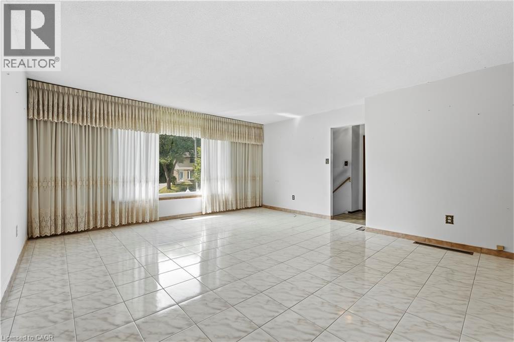 15 Duncairn Court, Hamilton, ON - Indoor Photo Showing Other Room