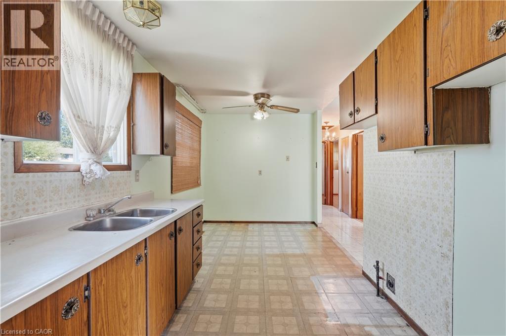 15 Duncairn Court, Hamilton, ON - Indoor Photo Showing Kitchen With Double Sink