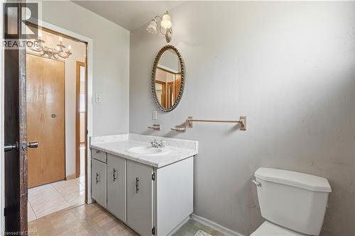 15 Duncairn Court, Hamilton, ON - Indoor Photo Showing Bathroom