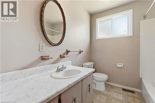 15 Duncairn Court, Hamilton, ON - Indoor Photo Showing Bathroom