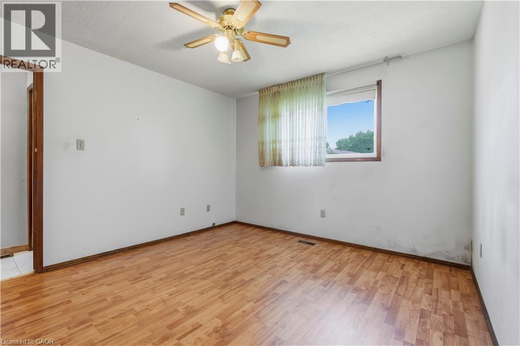 15 Duncairn Court, Hamilton, ON - Indoor Photo Showing Other Room