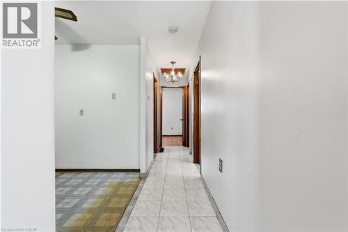 15 Duncairn Court, Hamilton, ON - Indoor Photo Showing Other Room