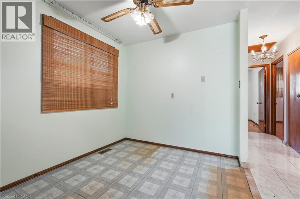 15 Duncairn Court, Hamilton, ON - Indoor Photo Showing Other Room