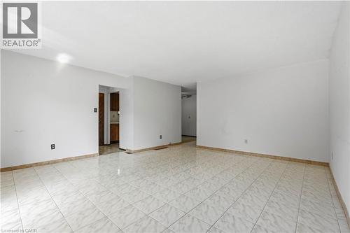 15 Duncairn Court, Hamilton, ON - Indoor Photo Showing Other Room