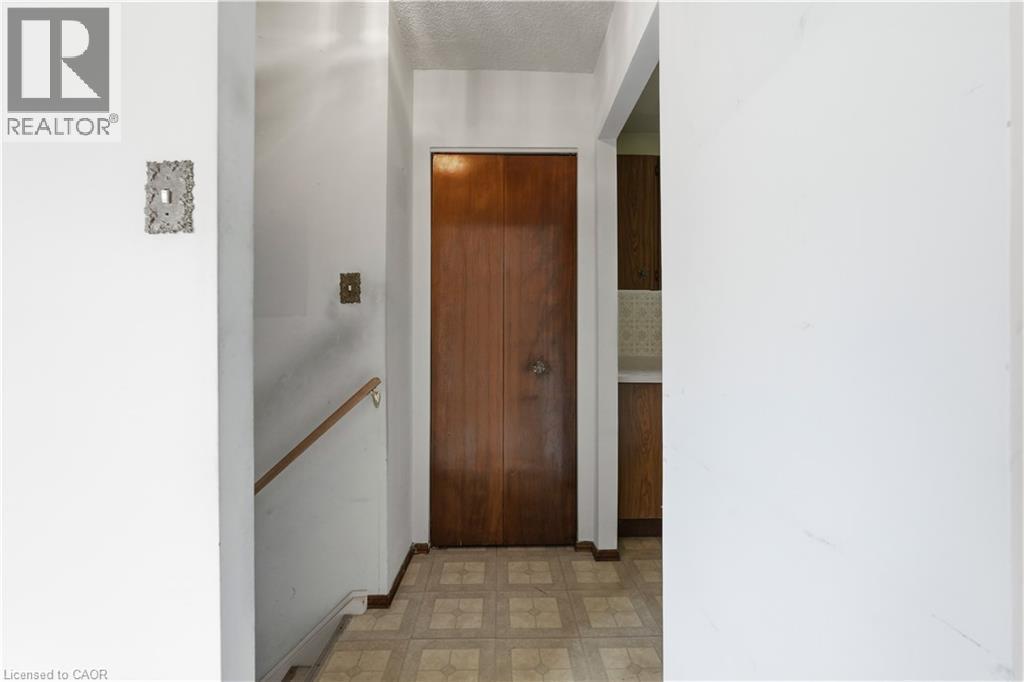 15 Duncairn Court, Hamilton, ON - Indoor Photo Showing Other Room